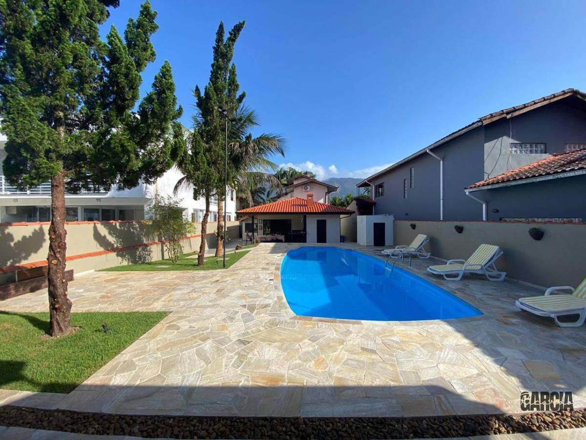Casa de condomínio à venda, com 5 quartos, 250m²