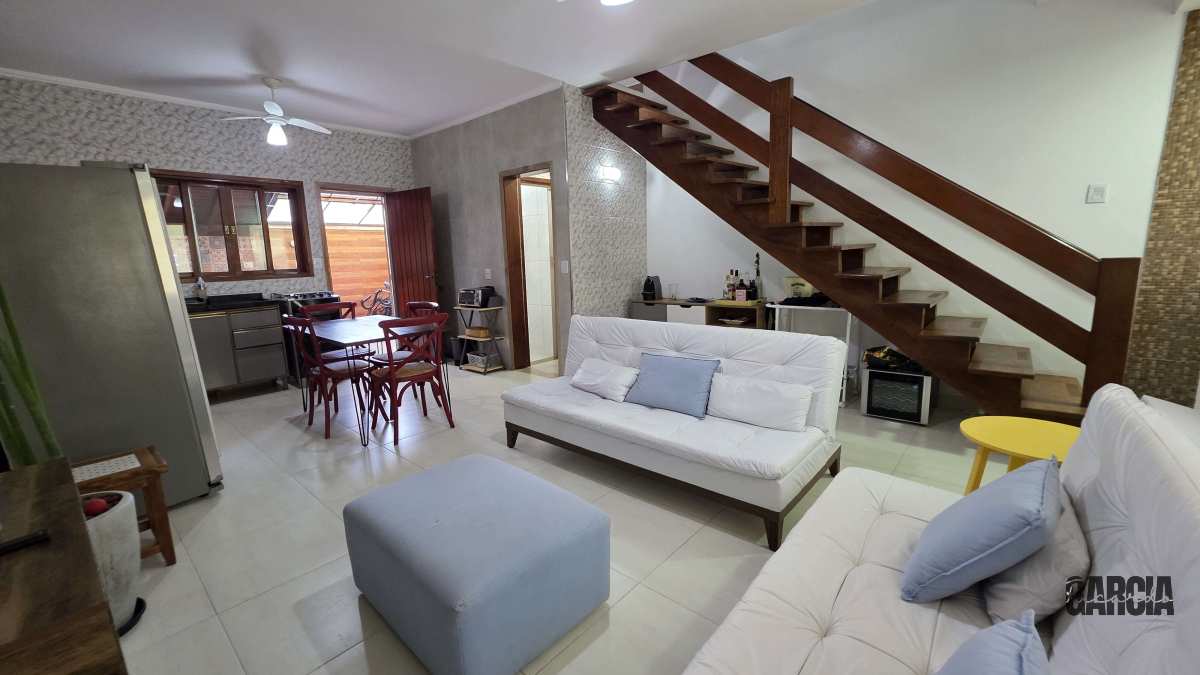 Casa de vila à venda, com 2 quartos, 83m²